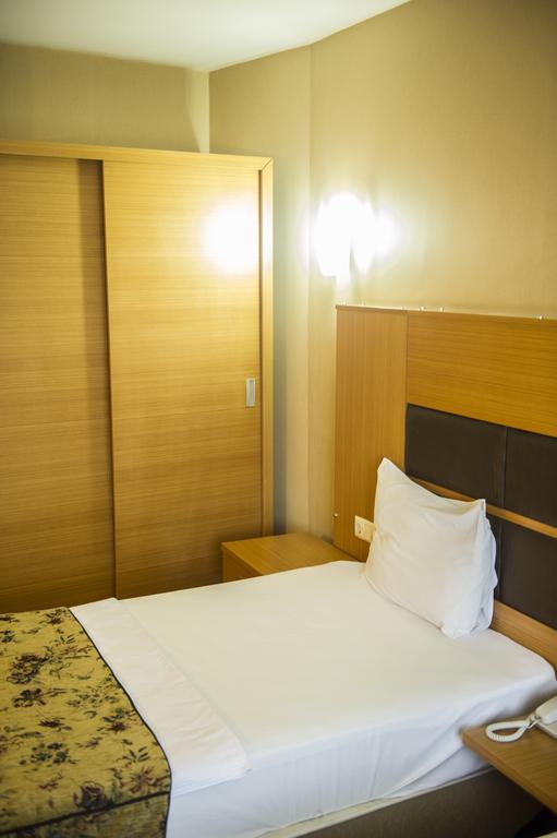 Pinar Elite Hotel أضنه الغرفة الصورة
