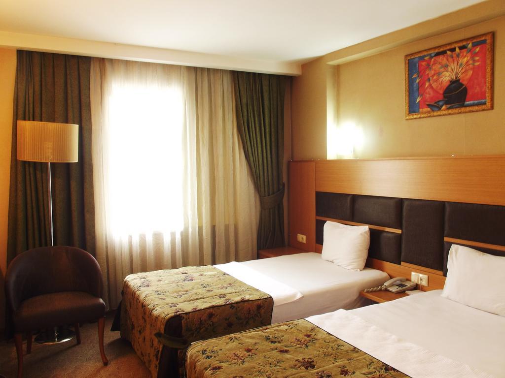 Pinar Elite Hotel أضنه الغرفة الصورة